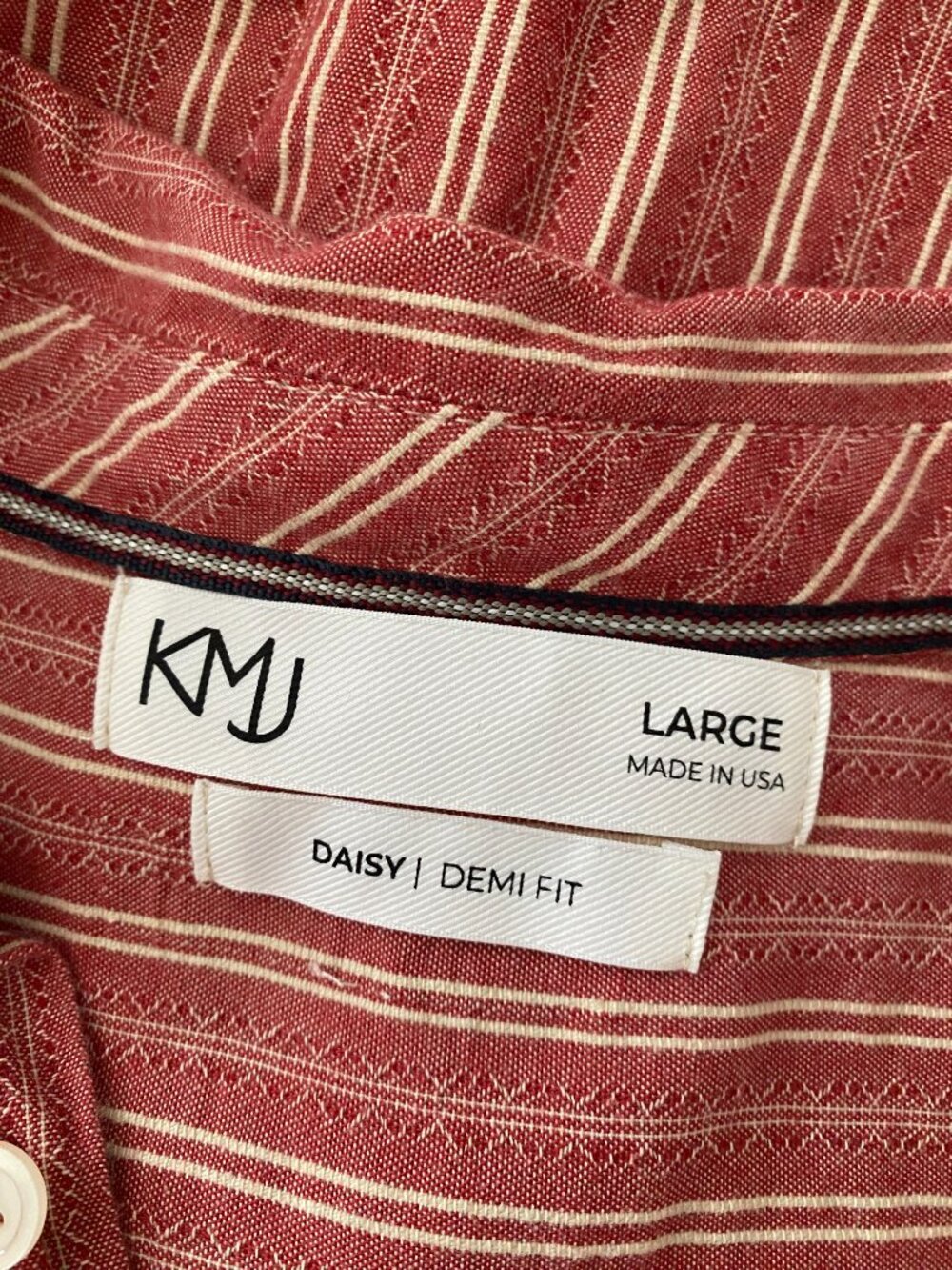KMJ | Daisy Demi Fit Button Down Size Large - Picture 7 of 8